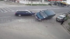 CE SE ÎNTÂMPLĂ atunci când o maşină nu cedează trecerea, alta nu reduce viteza, iar a treia staţionează în curbă (VIDEO)