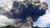 Un vulcan din Indonezia a ERUPT VIOLENT: Mai mulţi turişti au fost răniţi