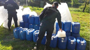 Percheziţii în nordul ţării într-un dosar de contrabandă cu alcool