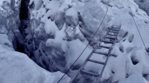 Un alpinist a fost găsit într-o peșteră pe muntele Everest. E INCREDIBIL ce făcea acolo