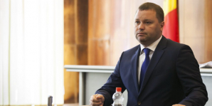 Ameninţat cu RĂFUIALA FIZICĂ de către Renato Usatîi. Un consilier municipal din Bălţi a fost nevoit să-şi scoată familia din ţară