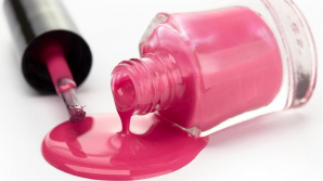 Este îngrijorător. Ce se întâmplă în organism la 10 ore după ce aplici ojă pe unghii