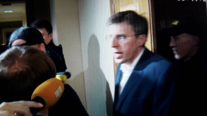 PERCHEZIȚII în biroul lui DORIN CHIRTOACĂ. PRIMARUL, escortat la domiciliu. Doi consilieri municipali și secretarul CMC, REŢINUŢI de ofițerii CNA 