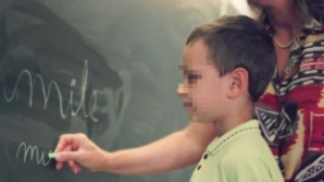 O profesoară S-A CULCAT cu trei ELEVI  minori dintr-un motiv STRANIU (FOTO)