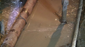 12 case din Capitală au rămas acum două zile fără apă, după ce o țeavă s-a spart