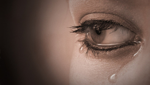 Soțul se purta ciudat. Într-o zi, soția a găsit o SCRISOARE de la el pe birou. E IMPOSIBIL SĂ O CITEŞTI FĂRĂ LACRIMI