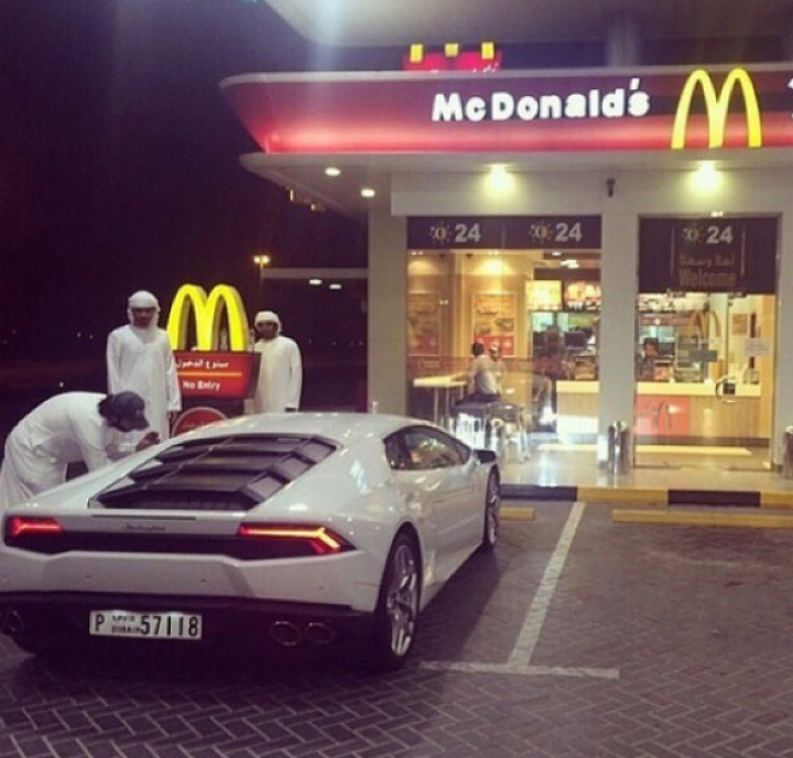 Viață de poveste! Cum trăiesc cei mai bogaţi copii din Emiratele Arabe (FOTO)