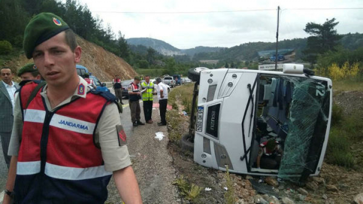 Un autobuz cu turişti ucraineni s-a răsturnat în Turcia. 17 persoane au avut nevoie de îngrijiri medicale (VIDEO)