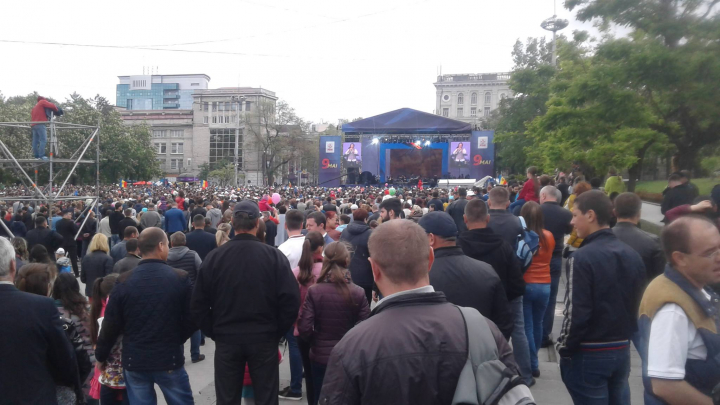CONCERT GRANDIOS în PMAN de Ziua Victoriei şi Ziua Europei. 50.000 de oameni, prezenţi la eveniment (FOTO/LIVE VIDEO)