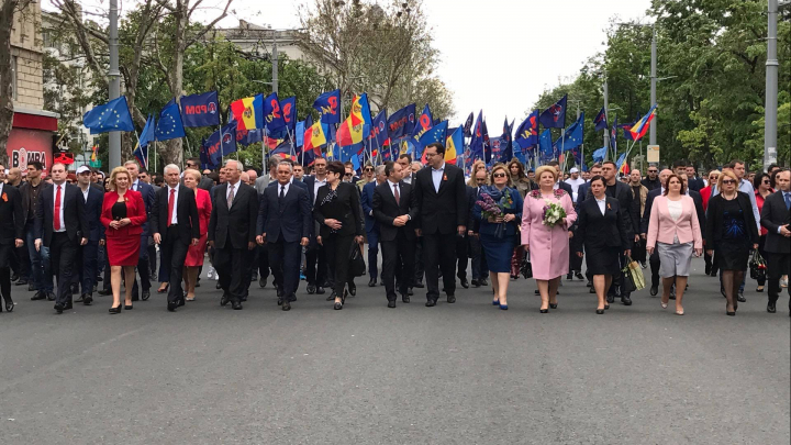 25.000 de oameni la marşul organizat de PDM de Ziua Victoriei şi Ziua Europei (FOTO)