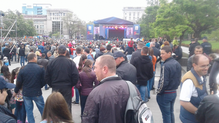 CONCERT GRANDIOS în PMAN de Ziua Victoriei şi Ziua Europei. 50.000 de oameni, prezenţi la eveniment (FOTO/LIVE VIDEO)