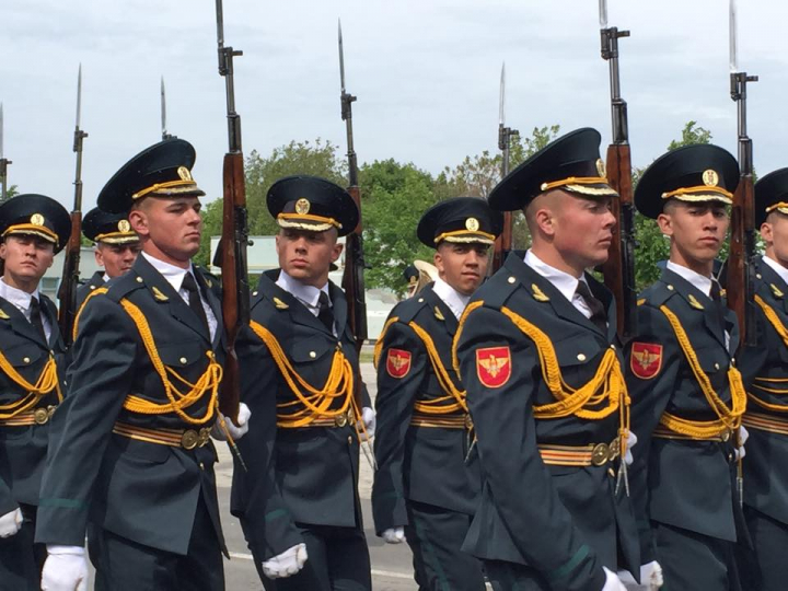 Aniversare pentru ofiţerii de la Batalionul 22 de menţinere a păcii (FOTOREPORT)