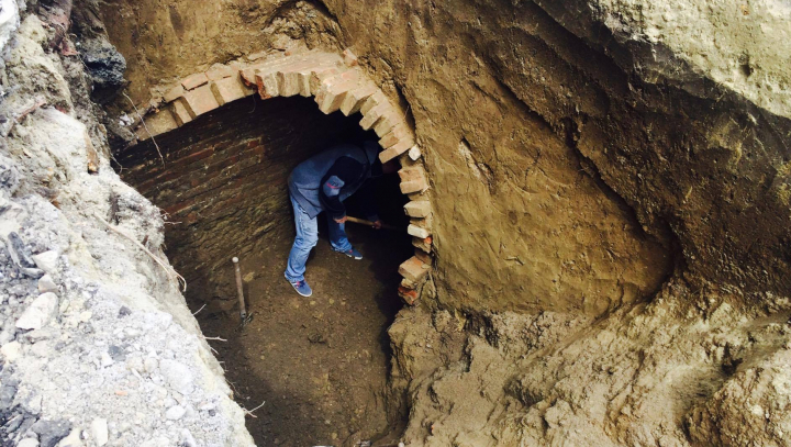 DESCOPERIRE IMPRESIONANTĂ la Cahul. A fost găsit un tunel ce datează de la sfârşitul sec. al XIX-lea (FOTO)