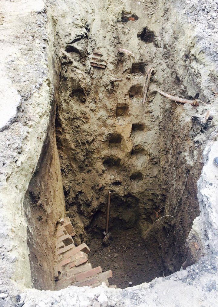 DESCOPERIRE IMPRESIONANTĂ la Cahul. A fost găsit un tunel ce datează de la sfârşitul sec. al XIX-lea (FOTO)