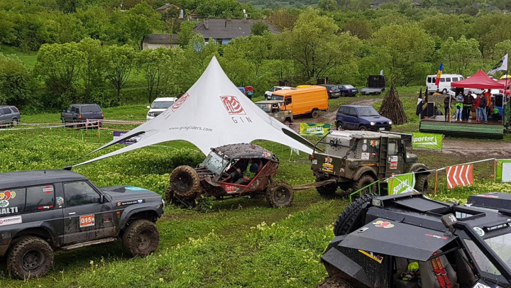 SHOW PE PATRU ROŢI la Şoldăneşti! Adrenalină, noroi şi sute de cai putere la Campionatul Național de Offroad (FOTO/VIDEO)