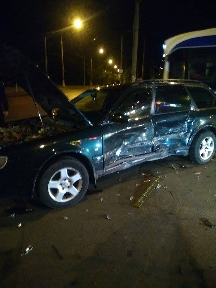 GRAV ACCIDENT la Botanica! Pasagerii unui taxi au suferit comoţii cerebrale în urma impactului violent (FOTO)