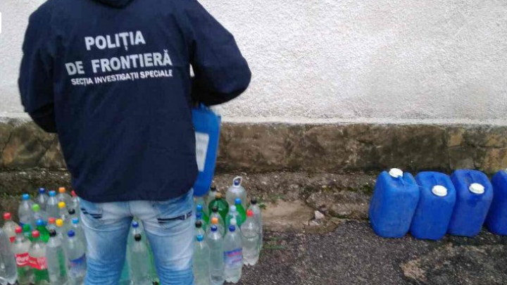 Un moldovean, reținut la frontieră. Voia să transporte ilegal sute de litri de alcool (FOTO)