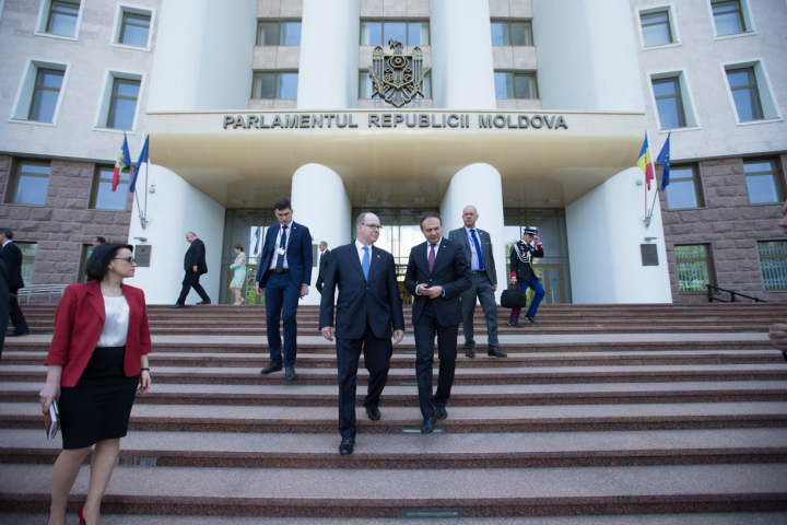 Prințul de Monaco, în vizită la Parlament. Andrian Candu l-a condus într-un tur al clădirii (VIDEO/GALERIE FOTO)