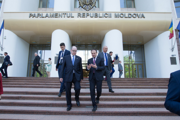 Prințul de Monaco, în vizită la Parlament. Andrian Candu l-a condus într-un tur al clădirii (VIDEO/GALERIE FOTO)