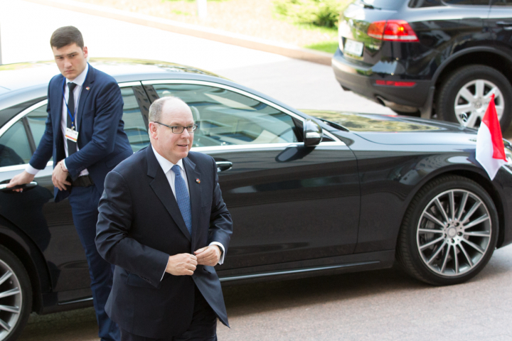 Prințul de Monaco, în vizită la Parlament. Andrian Candu l-a condus într-un tur al clădirii (VIDEO/GALERIE FOTO)