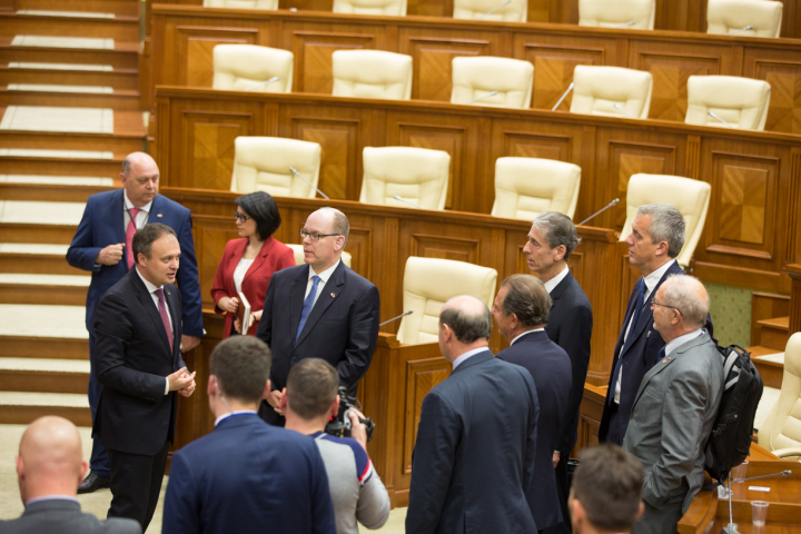 Prințul de Monaco, în vizită la Parlament. Andrian Candu l-a condus într-un tur al clădirii (VIDEO/GALERIE FOTO)