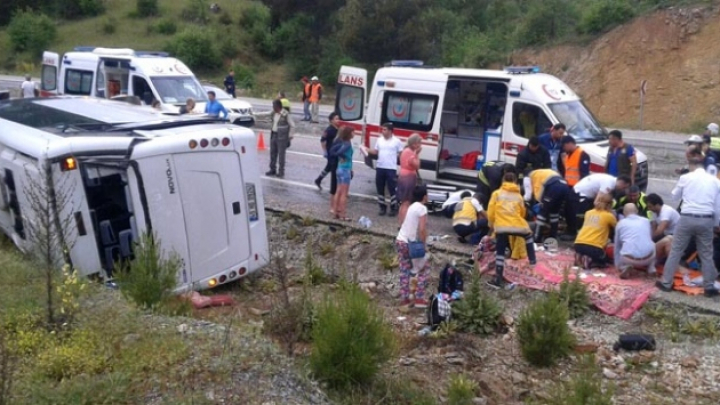 Un autobuz cu turişti ucraineni s-a răsturnat în Turcia. 17 persoane au avut nevoie de îngrijiri medicale (VIDEO)