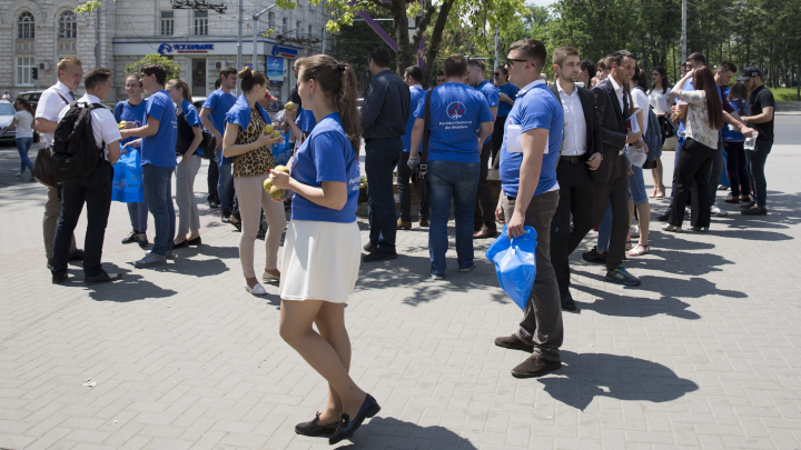 Campanie socială: Un măr în schimbul unei ţigări, de Ziua Mondială Antitutun (FOTOREPORT)