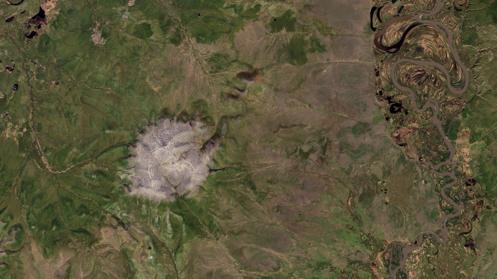 Fenomen îngrijorător. Craterul uriaș din Siberia se extinde continuu (FOTO)