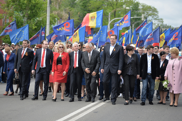 25.000 de oameni la marşul organizat de PDM de Ziua Victoriei şi Ziua Europei (FOTOREPORT)