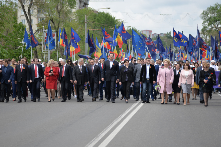 25.000 de oameni la marşul organizat de PDM de Ziua Victoriei şi Ziua Europei (FOTOREPORT)