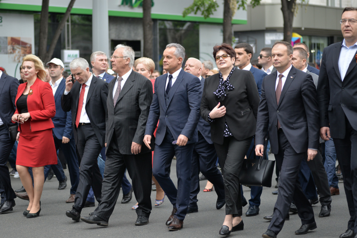 25.000 de oameni la marşul organizat de PDM de Ziua Victoriei şi Ziua Europei (FOTOREPORT)