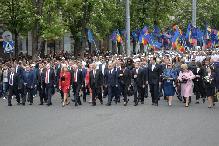 25.000 de oameni la marşul organizat de PDM de Ziua Victoriei şi Ziua Europei (FOTOREPORT)