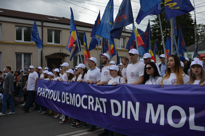 25.000 de oameni la marşul organizat de PDM de Ziua Victoriei şi Ziua Europei (FOTOREPORT)