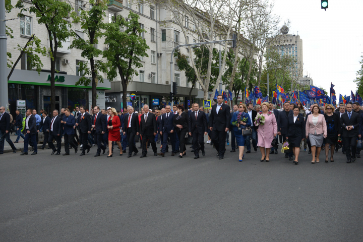 25.000 de oameni la marşul organizat de PDM de Ziua Victoriei şi Ziua Europei (FOTOREPORT)