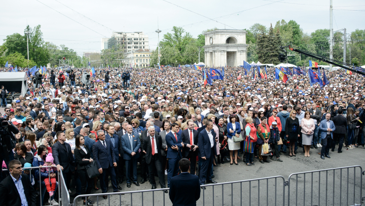 CONCERT GRANDIOS în PMAN de Ziua Victoriei şi Ziua Europei. 50.000 de oameni, prezenţi la eveniment (FOTO/LIVE VIDEO)