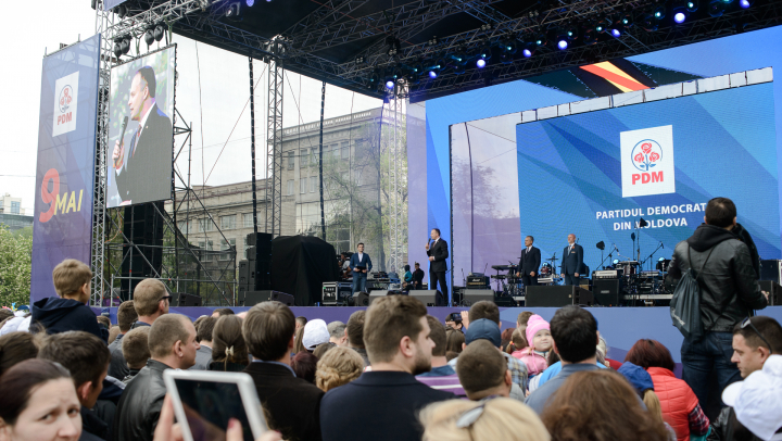 CONCERT GRANDIOS în PMAN de Ziua Victoriei şi Ziua Europei. 50.000 de oameni, prezenţi la eveniment (FOTO/LIVE VIDEO)