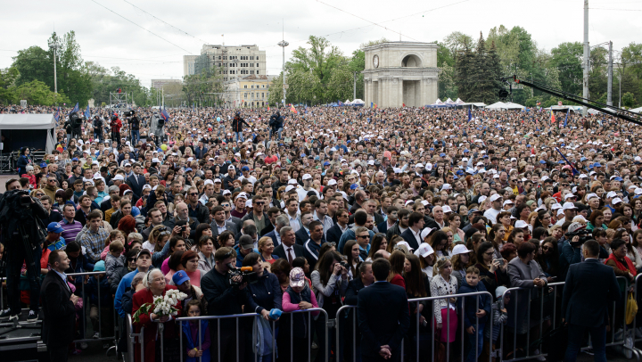 CONCERT GRANDIOS în PMAN de Ziua Victoriei şi Ziua Europei. 50.000 de oameni, prezenţi la eveniment (FOTO/LIVE VIDEO)