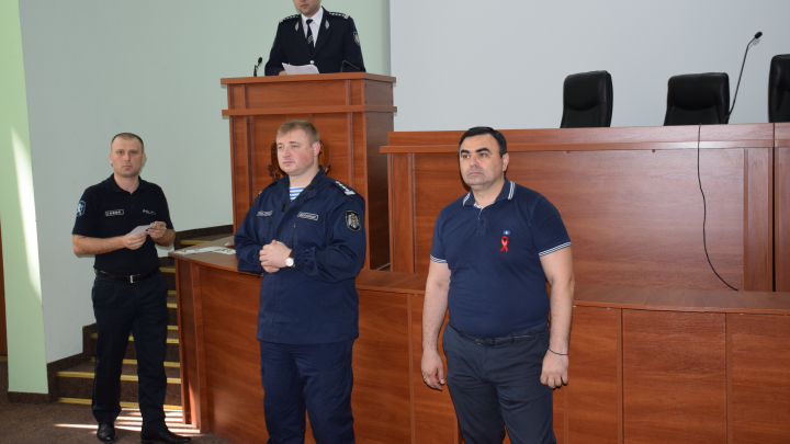 Zeci de poliţişti de la INI au fost decoraţi cu medalii şi au primit premii speciale (FOTO)