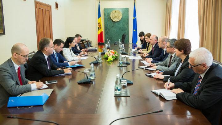 Premierul Pavel Filip a avut o întrevedere cu Ministrul delegat pentru Afaceri Europene al României (FOTO)