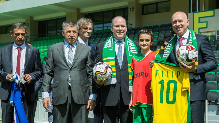 Premierul Pavel Filip, către copiii FC Zimbru: "Sunteţi cei care vor duce faima ţării noastre în toată lumea" (FOTO/VIDEO)