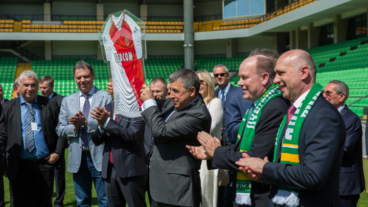 Premierul Pavel Filip, către copiii FC Zimbru: "Sunteţi cei care vor duce faima ţării noastre în toată lumea" (FOTO/VIDEO)