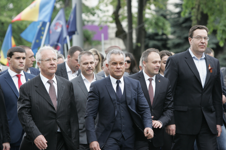 CONCERT GRANDIOS în PMAN de Ziua Victoriei şi Ziua Europei. 50.000 de oameni, prezenţi la eveniment (FOTO/LIVE VIDEO)