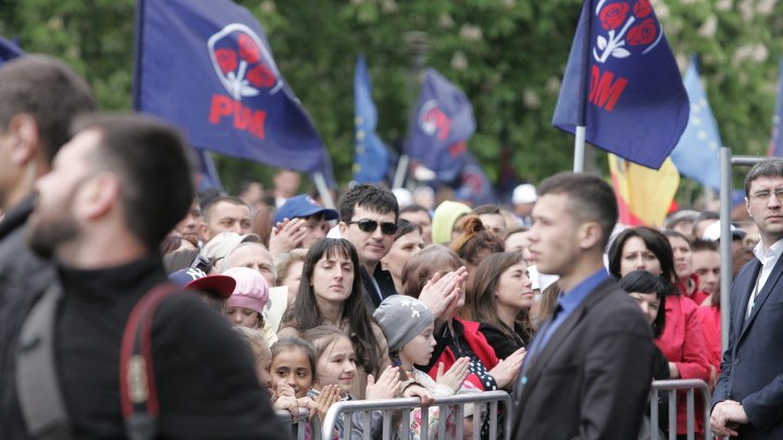 CONCERT GRANDIOS în PMAN de Ziua Victoriei şi Ziua Europei. 50.000 de oameni, prezenţi la eveniment (FOTO/LIVE VIDEO)