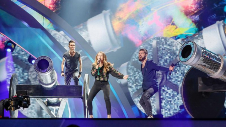 Reprezentantul României la Eurovision 2017, Alex Florea, s-a accidentat în timpul repetiţiilor (VIDEO)