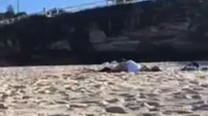 Imagini fierbinți surprinse pe o plajă. Ce făcea un cuplu în văzul tuturor (VIDEO)