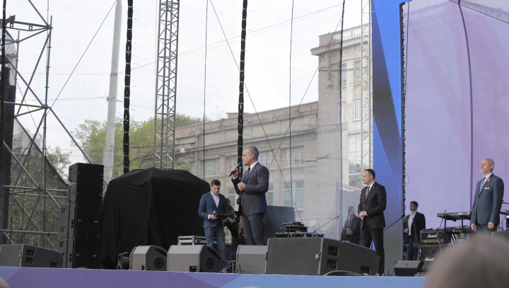 CONCERT GRANDIOS în PMAN de Ziua Victoriei şi Ziua Europei. 50.000 de oameni, prezenţi la eveniment (FOTO/LIVE VIDEO)