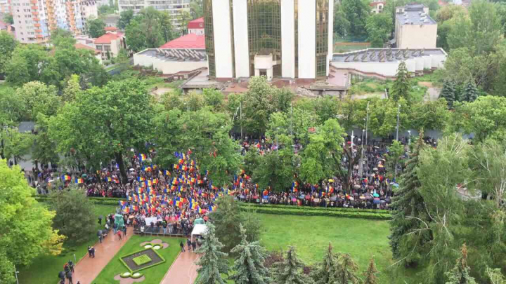 Protest EŞUAT al opoziţiei care se opune dreptului cetățenilor de a alege direct deputatul (FOTO)