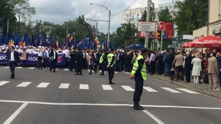 25.000 de oameni la marşul organizat de PDM de Ziua Victoriei şi Ziua Europei (FOTO)