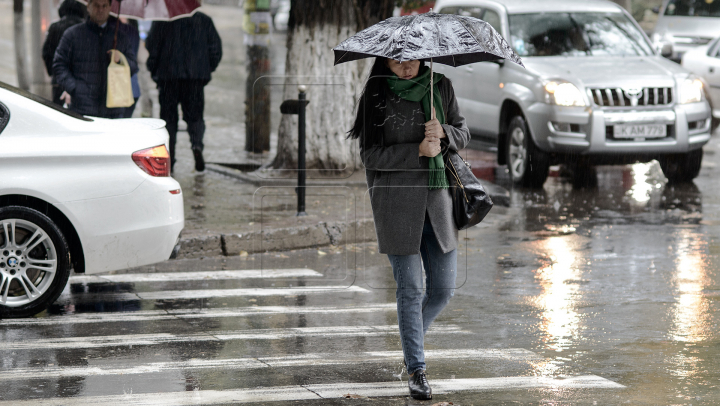 AVERTIZARE METEO! Vreme rea în weekend: COD GALBEN de averse cu descărcări electrice, grindină și vijelie