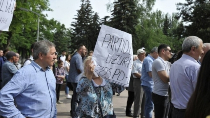 Protestele opoziției împotriva cetățenilor care vor să voteze direct deputații NU SUNT SUSŢINUTE